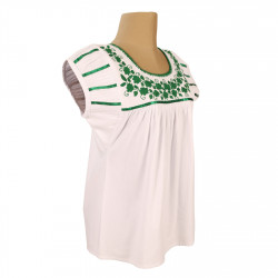 Blusa tradicional bordada en color verde